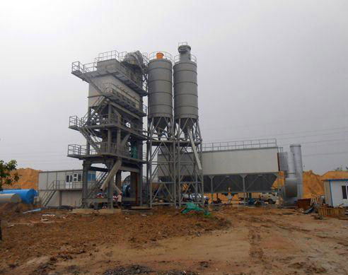 2000型時(shí)產(chǎn)160噸瀝青攪拌站配套布袋除塵器試運(yùn)行 2000型時(shí)產(chǎn)160噸瀝青攪拌站配套布袋除塵器試運(yùn)行