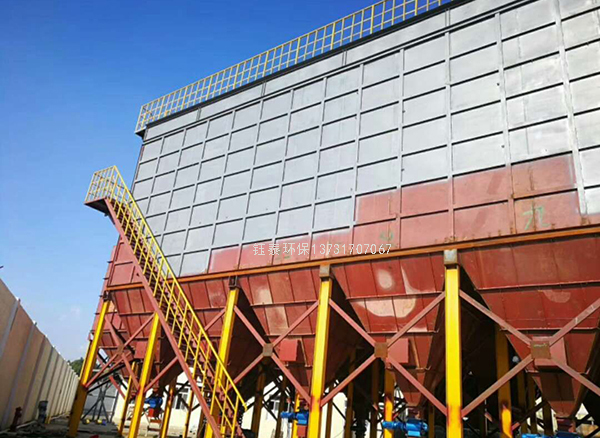 鋁熔鑄煙氣處理除塵器安裝現(xiàn)場 鋁熔鑄煙氣處理除塵器安裝現(xiàn)場